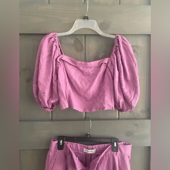 Abercrombie & Fitch
Cropped top and wide leg pant set
Size M top 
Size 12s pant - Picture 2 of 8